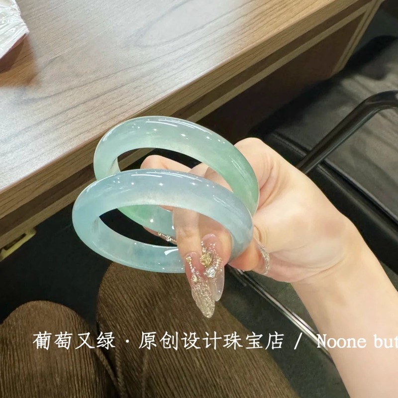 Bracelets - High-quality water-foam , ice blue agate